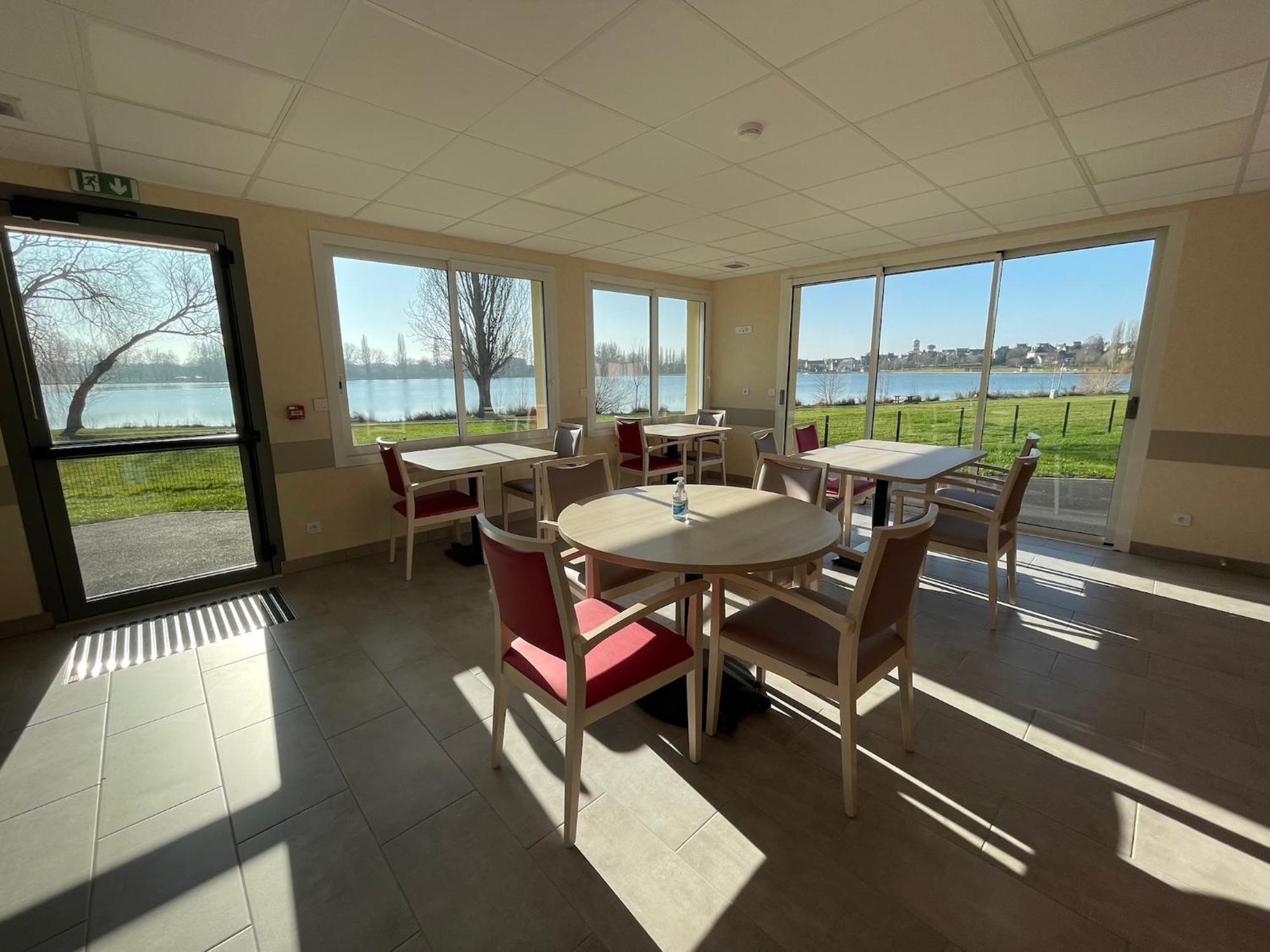 Relais Les Rives Du Lac Coulonges-sur-Sarthe 外观 照片